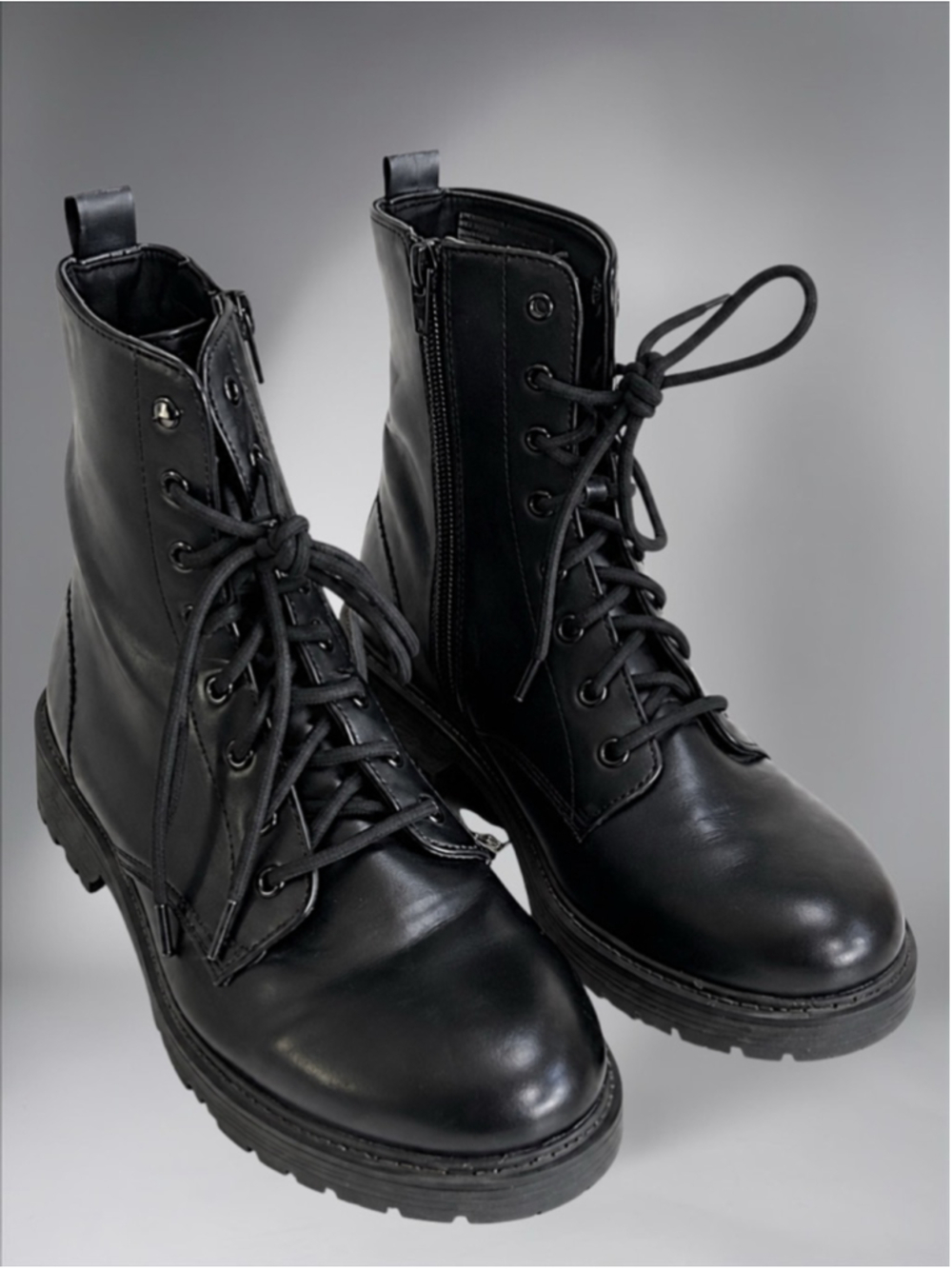 Time and Tru Women’s Marti Lug Boots – Size 8W